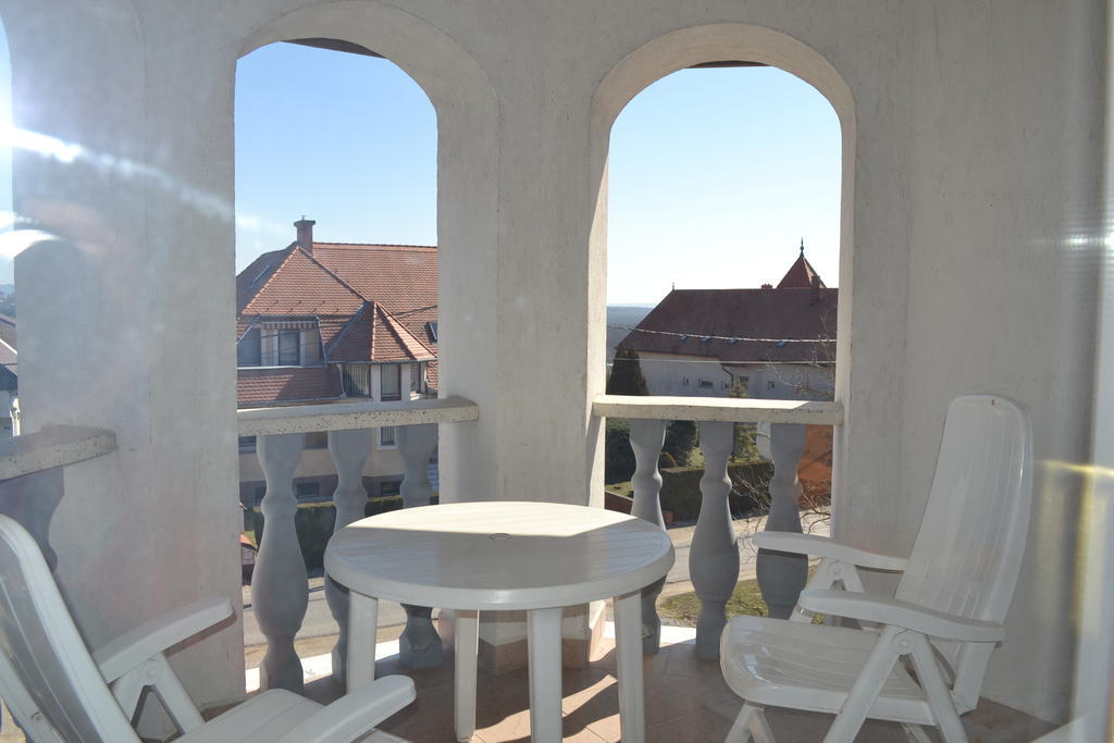 Villa Nova Hévíz Rum bild